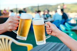 飲み放題、食べ放題で楽しめる屋上ビアガーデン