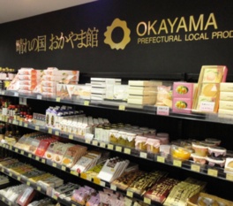 地元の銘菓や、桃や完熟トマトを使ったゼリーなどが人気