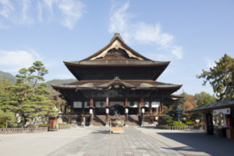 国宝である本堂は、1707年(宝永4年)に再建された