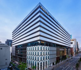 中央通りに面した銀座エリア最大級の複合商業施設