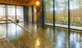 落ち着いた雰囲気の中、くつろいで入浴できる