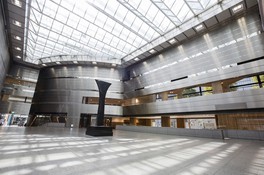 市民ギャラリーなどの貸し施設も備えている
