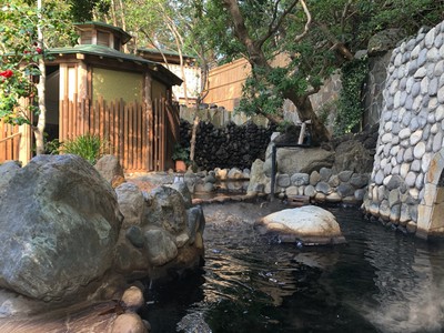 都内とは思えないほどの自然に囲まれた露天